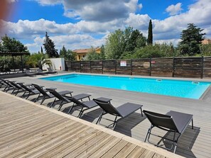 Outdoor pool - "Studio Vert": patio, pool, parking (Éguilles)