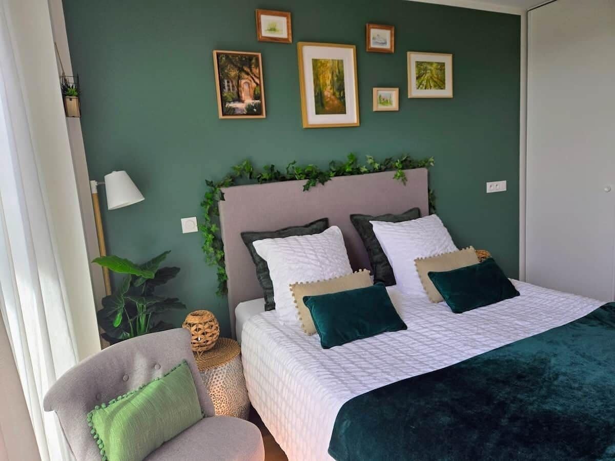 In-room safe, iron/ironing board, free WiFi, bed sheets