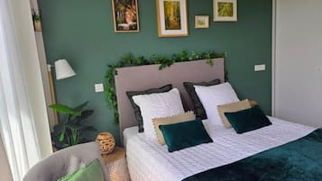 In-room safe, iron/ironing board, free WiFi, bed sheets
