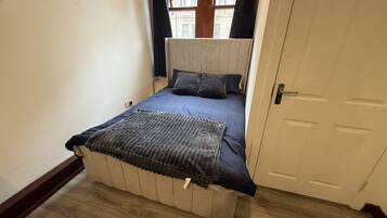 Iron/ironing board, free WiFi, bed sheets