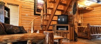 Cottonwood Cabin in Dry Creek