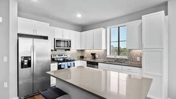 Coffee/tea maker, fridge, microwave, stovetop