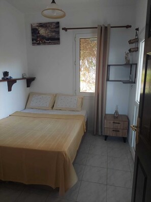 3 habitaciones, escritorio, tabla de planchar con plancha y wifi 