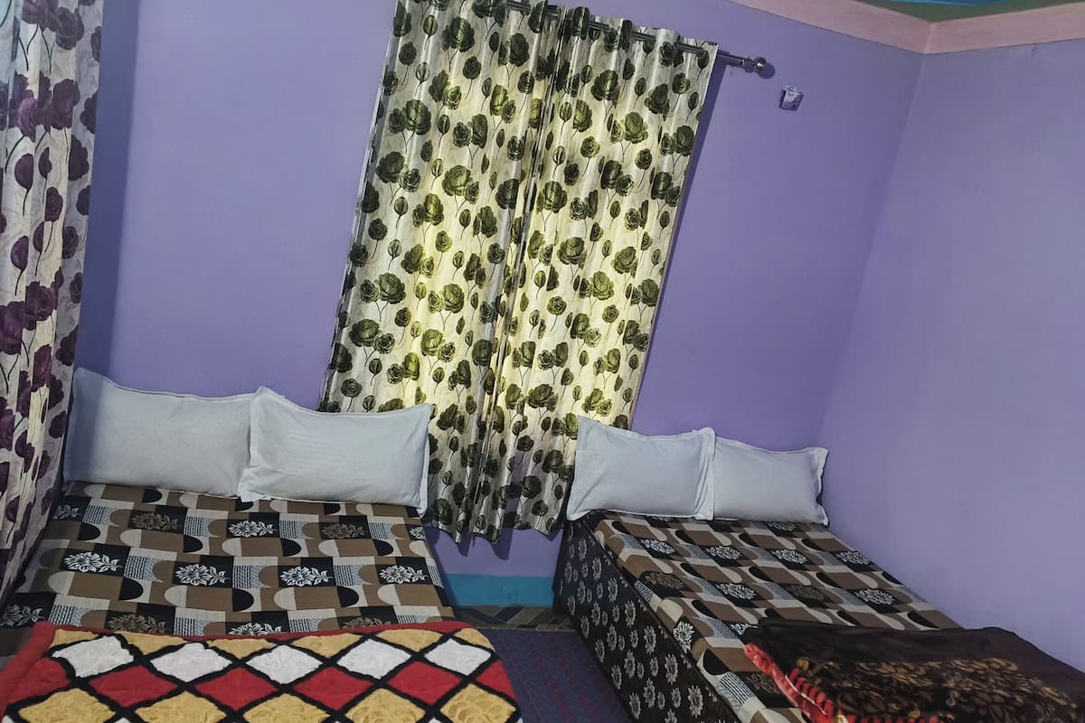 Classic Double Room, Mountain View | WiFi (surcharge)