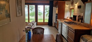 Interior - Van Gogh – Holiday Home for 4 Guests with 2 Bedrooms (Douzains)