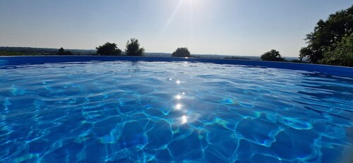 Romantic Gîte Cezanne with Jacuzzi, Two Terraces and Sunset Views in Lot-et-Garonne