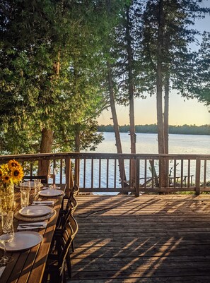 Outdoor dining - Juniper Cottage, Beaver Lake | Peaceful waterfront property in Tamworth, Ontario (Tamworth)