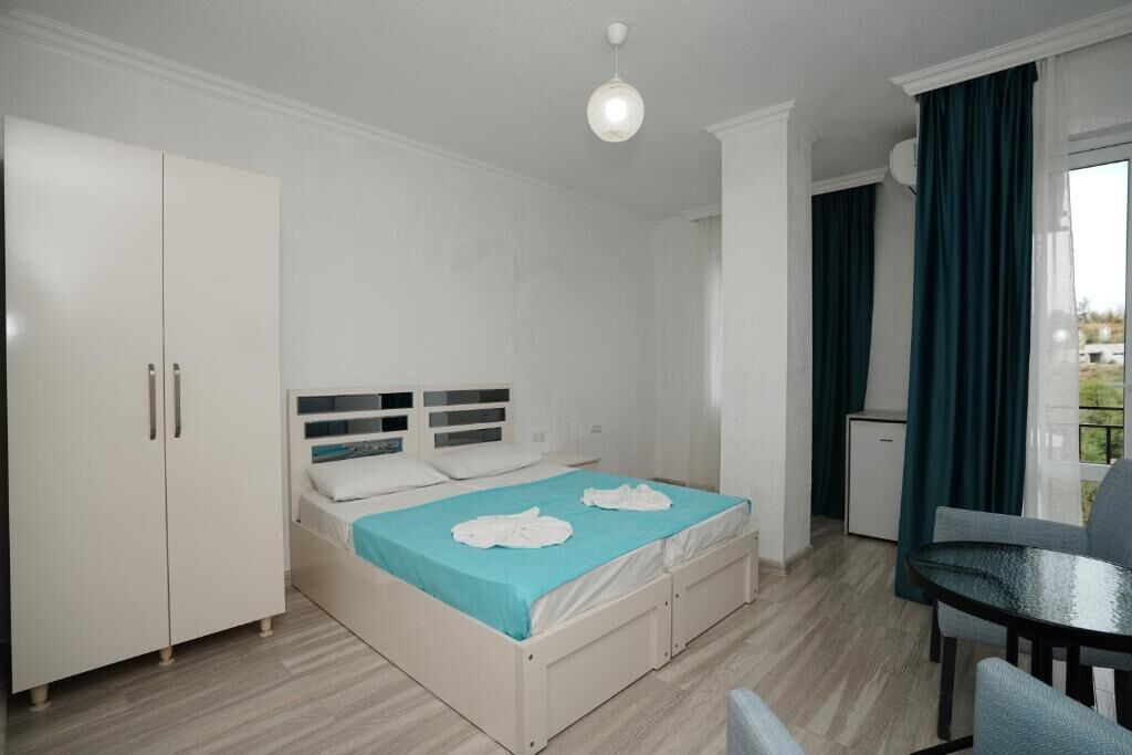 Chambre Familiale, balcon, vue cour intérieure | Wi-Fi gratuit