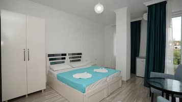 Family Room, Balcony, Courtyard View | Free WiFi