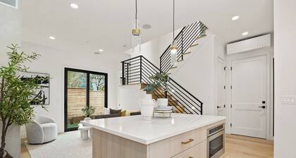 Bright + Modern DADU near Downtown Kirkland - Garage/EV +Private yard