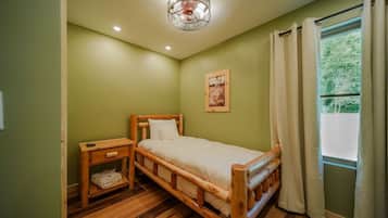 3 bedrooms, WiFi (free), bed sheets