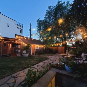 Outdoor dining - Ballard Holdfast: Rare Spacious Family Retreat Near Downtown Ballard (Seattle)
