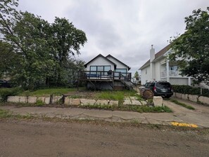 Exterior - Charming East facing view of lake and city! Close to beaches,kiddies spray pool (Flin Flon)