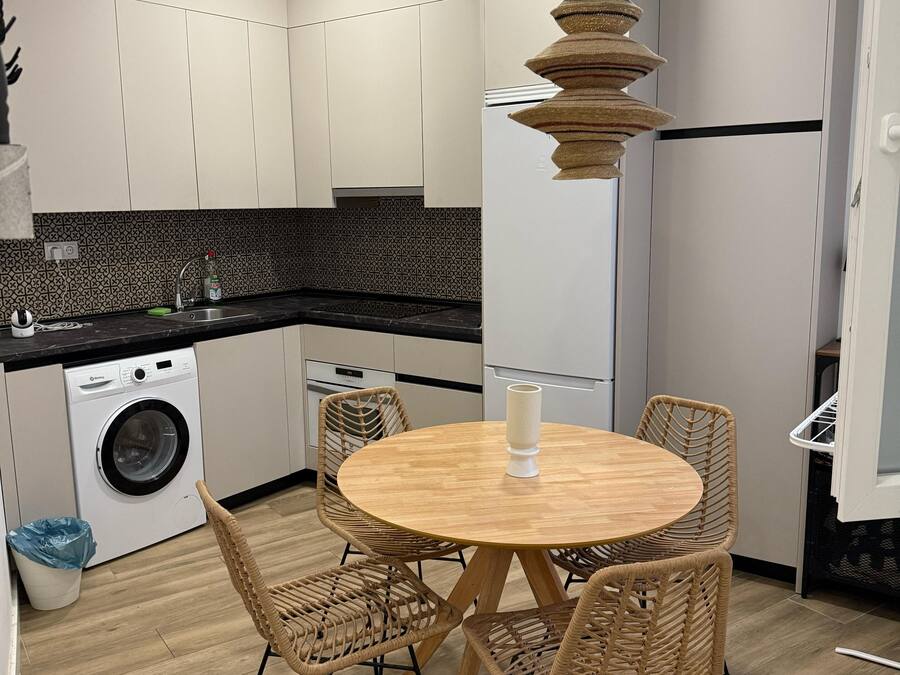Basic Room, Courtyard View | Dining