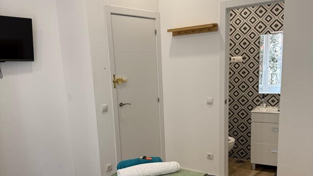 Basic Room, Courtyard View - Guipuzcua  (Pamplona)