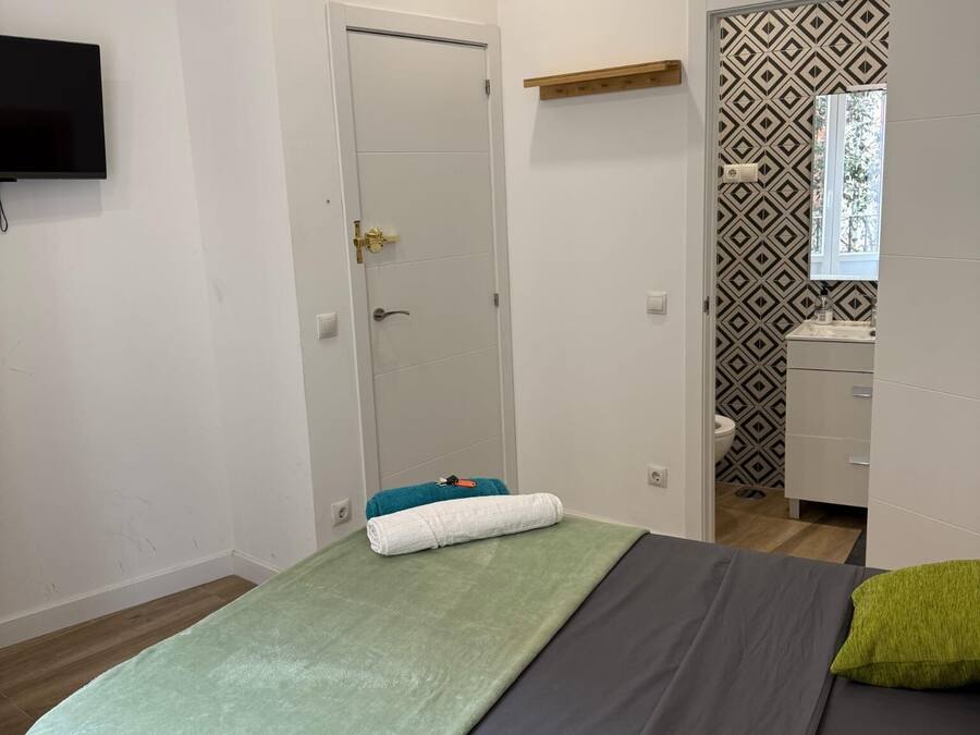 Habitació bàsica, vistes al pati