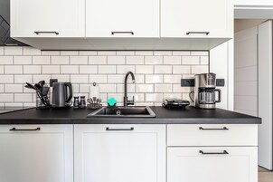 Studio, non-fumeurs | Cuisine privée | Cafetière/bouilloire, tables à manger