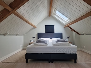 WiFi, bed sheets - Zeeduin free parking (Noordwijk)