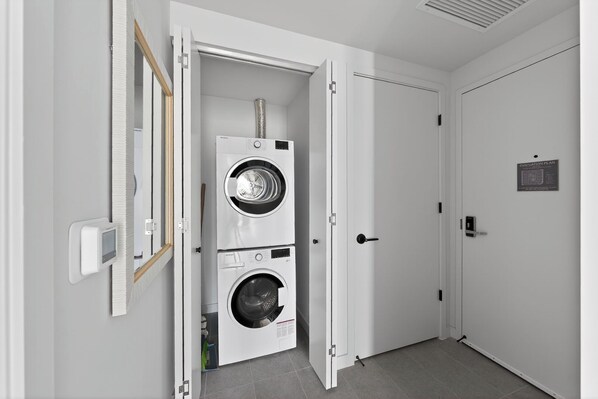 Interior - Cozy 1-bedroom condo in peaceful Miami with AC (Miami)