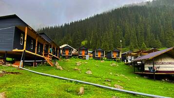 Quarto triplo, vista para a montanha | Fachada
