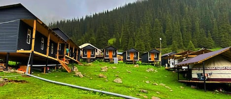 Quarto triplo, vista para a montanha | Fachada