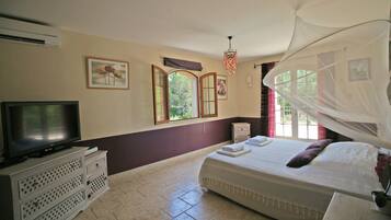 4 bedrooms, iron/ironing board, bed sheets