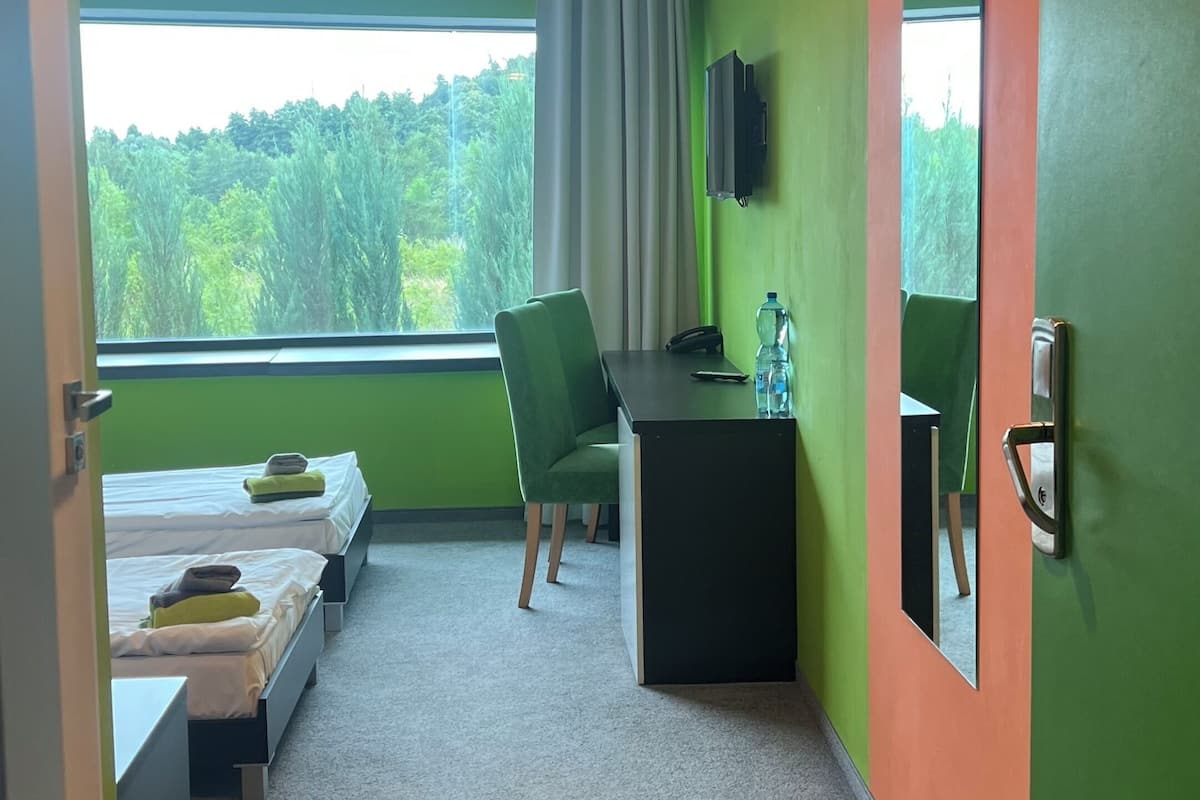 Habitación cuádruple | Escritorio, espacio para trabajar con laptop y wifi gratis