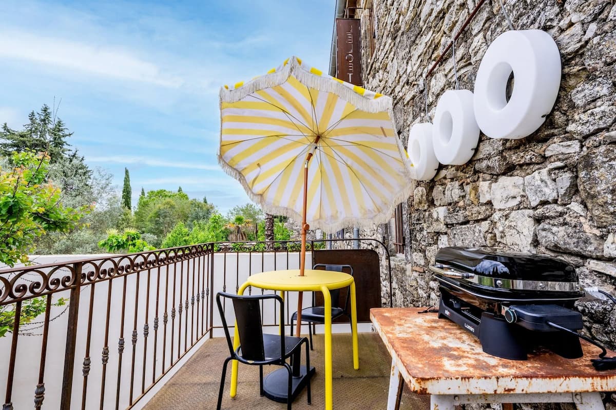 Deluxe Apartment, Courtyard View | Outdoor dining