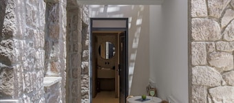 Zefyria Luxury Suites