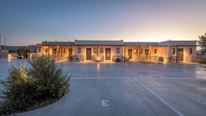 Exterior - Zefyria Luxury Suites (Milos)