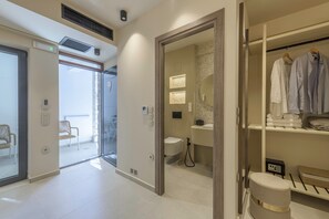 Bathroom - Zefyria Luxury Suites (Milos)