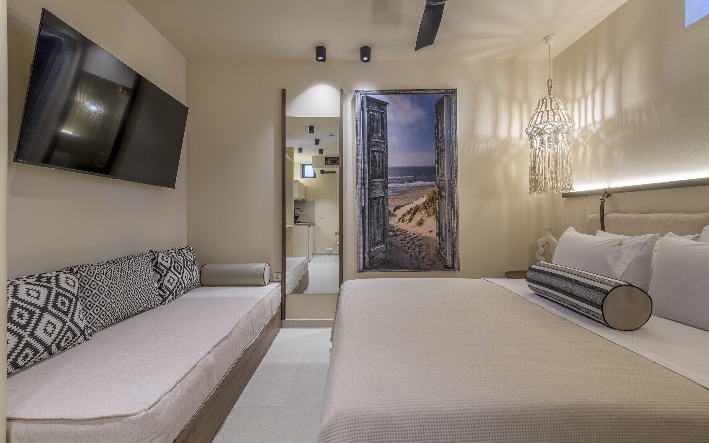 In-room safe, soundproofing, iron/ironing board, free WiFi
