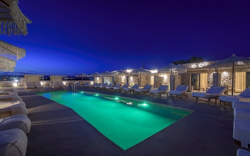 Zefyria Luxury Suites