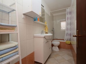Apartment | Badezimmer | Dusche, Haartrockner