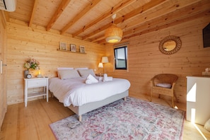 16 bedrooms, iron/ironing board, travel cot, WiFi