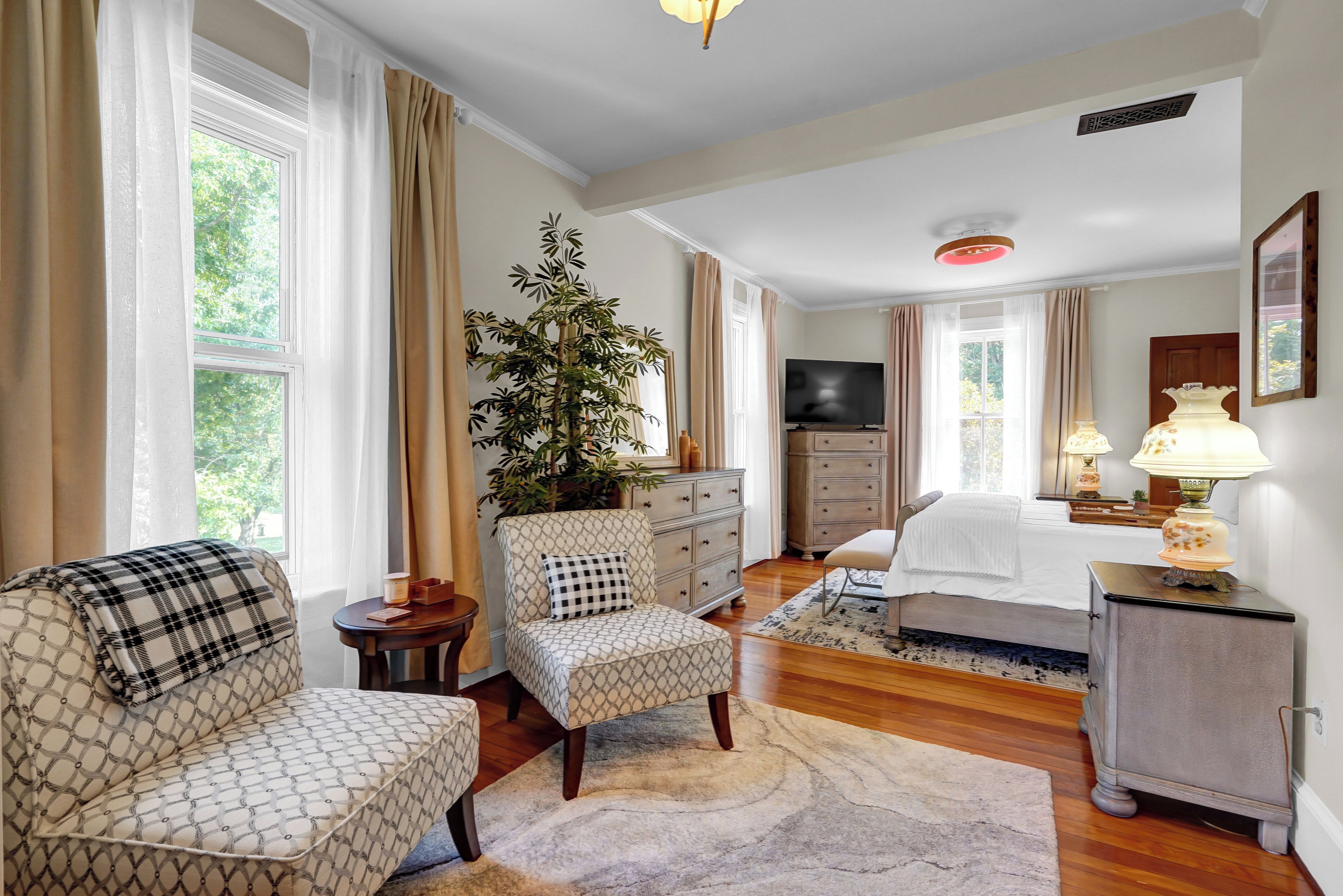 3 chambres, fer et planche à repasser, lit parapluie, Wi-Fi gratuit