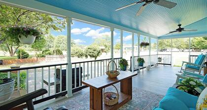 NEW - Winter Wood Farm - Farmhouse Retreat w/ Pool, Hot Tub and Countryside View