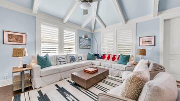 House, Multiple Beds (Seagull's Nest) | Living area
