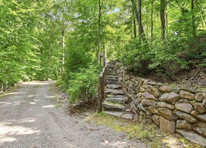 Property grounds - Luxury Treehouse w/ gas fireplace, BBQ, firepit, outdoor dining, shared creek access (Weaverville)