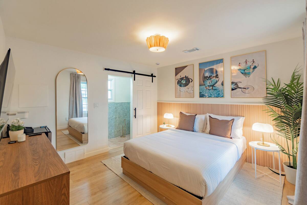 Comfort-Einzelzimmer, eigener Pool, Seeblick | Bügeleisen/Bügelbrett, kostenloses WLAN, Bettwäsche