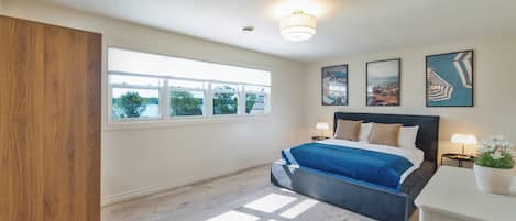 Luxury Quadruple Room, Private Pool, Lake View | Iron/ironing board, WiFi (free), bed sheets
