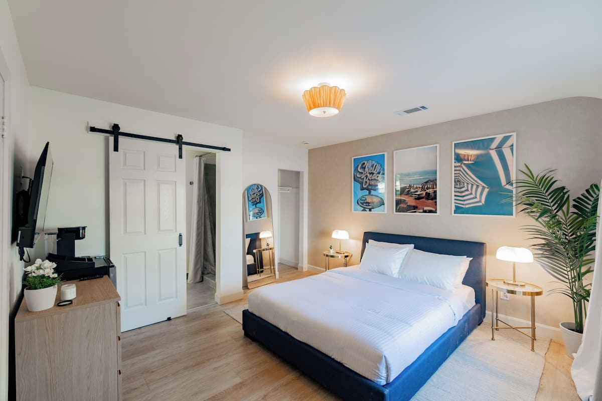 Comfort-Einzelzimmer, eigener Pool, Seeblick | Bügeleisen/Bügelbrett, kostenloses WLAN, Bettwäsche