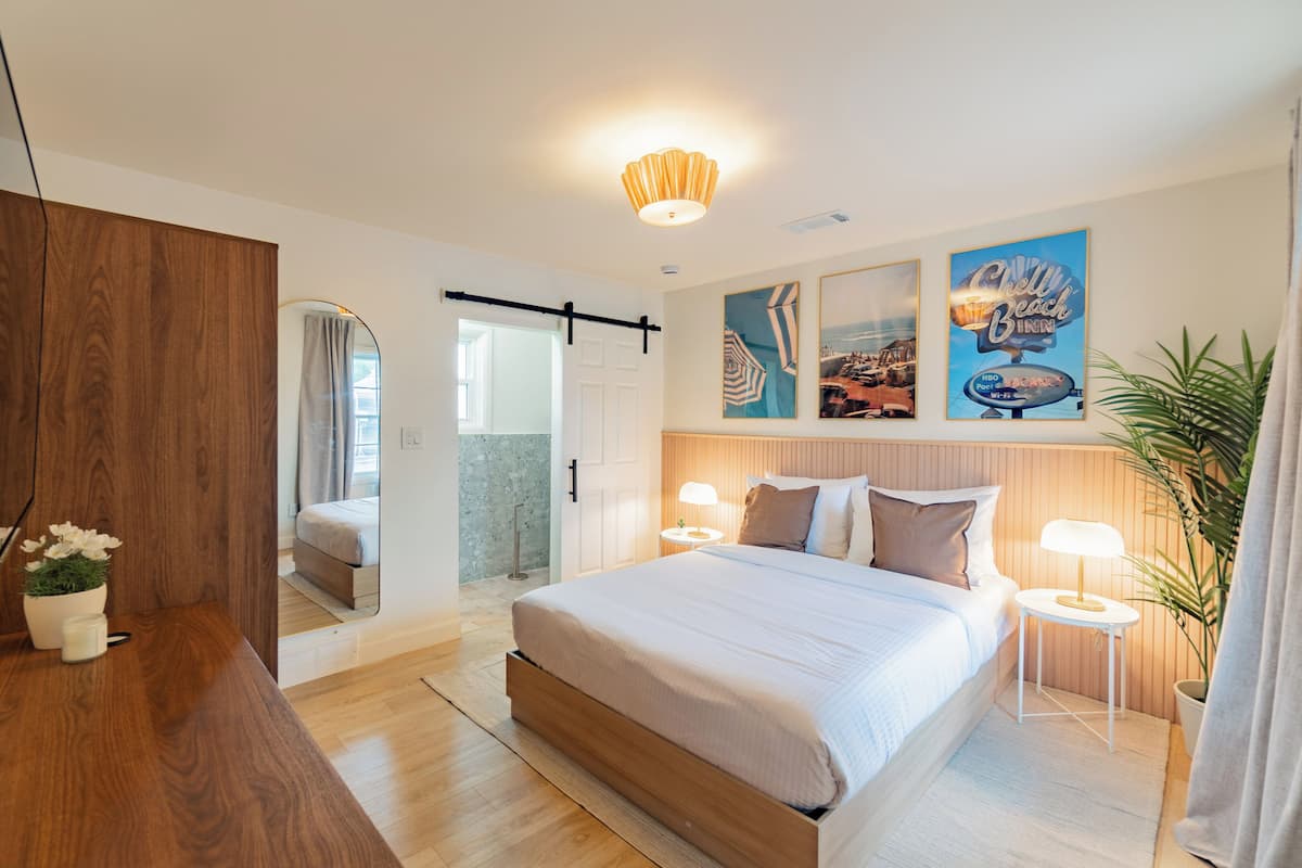 Comfort-Einzelzimmer, eigener Pool, Seeblick | Bügeleisen/Bügelbrett, kostenloses WLAN, Bettwäsche