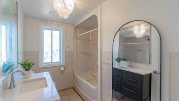 Luxury-Doppelzimmer, eigener Pool, Seeblick | Badezimmer