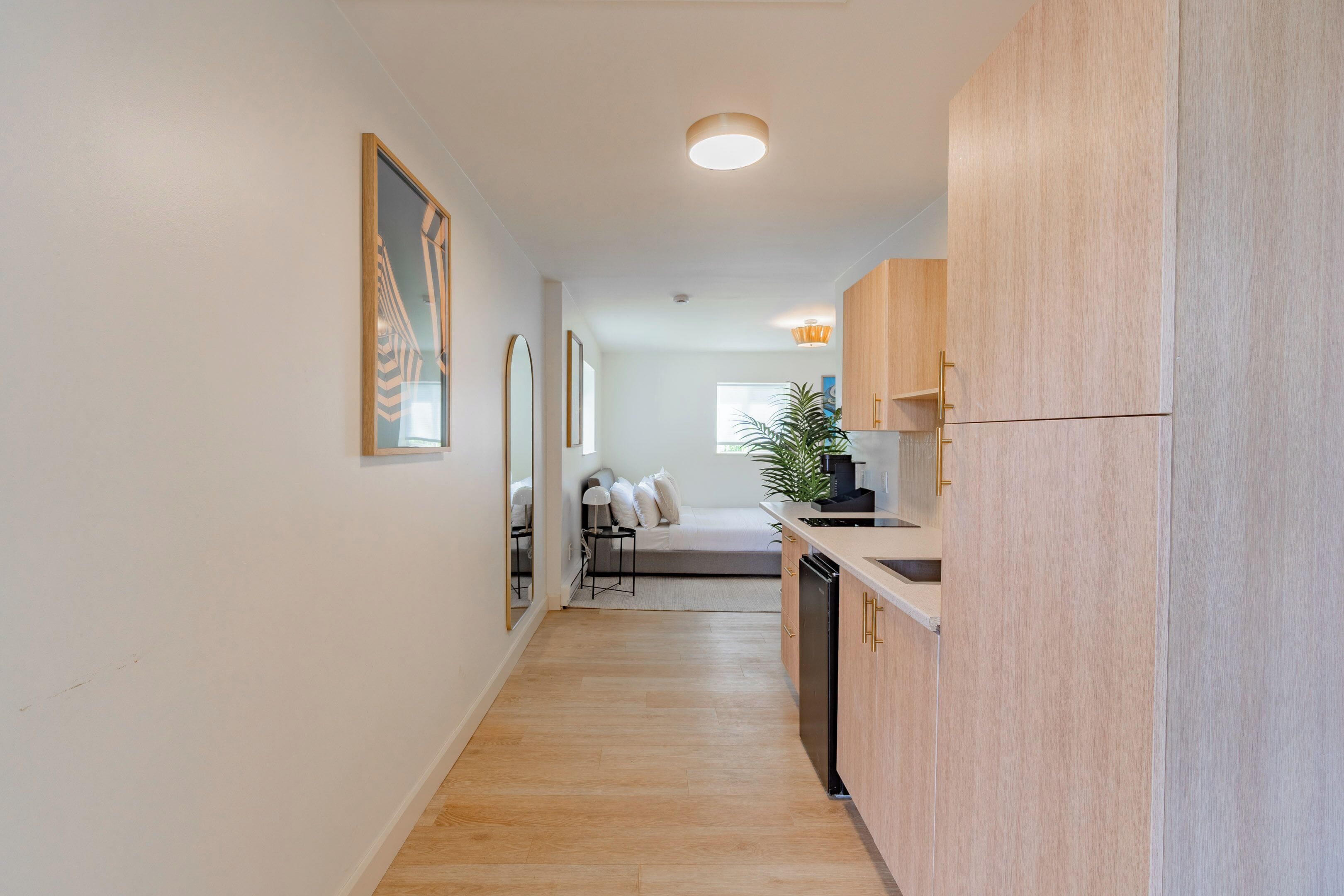 Comfort Single Room, Kitchenette, Lake View | Interior