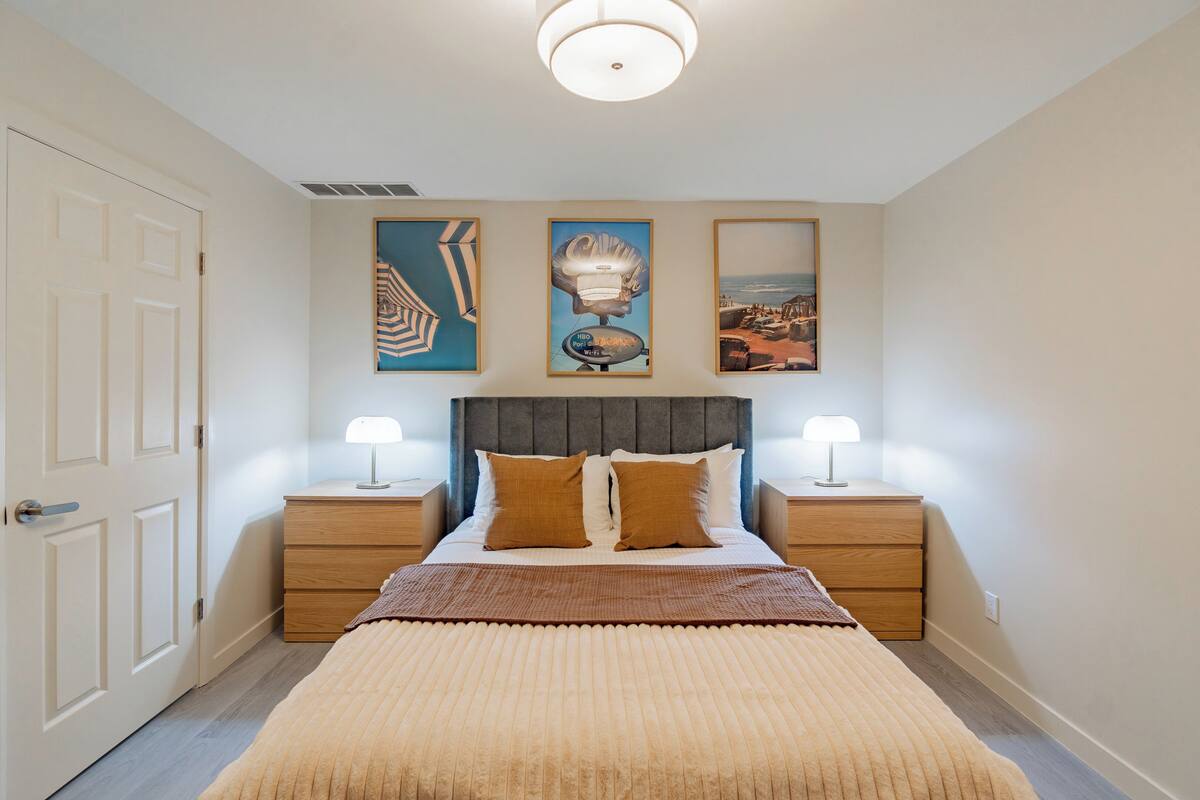 Luxury-Dreibettzimmer, eigener Pool, Seeblick | Bügeleisen/Bügelbrett, kostenloses WLAN, Bettwäsche