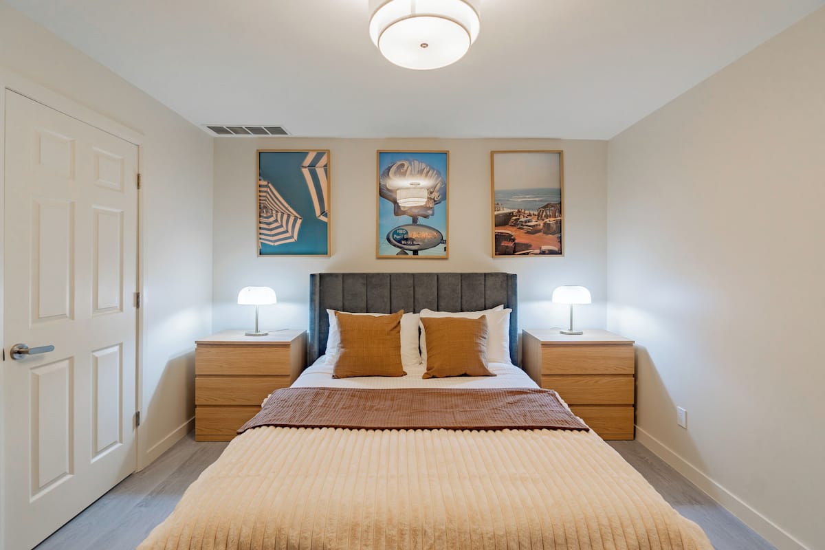 Quarto triplo superluxo, piscina particular, vista para o lago | Ferros/tábuas de passar roupa, Wi-Fi de cortesia