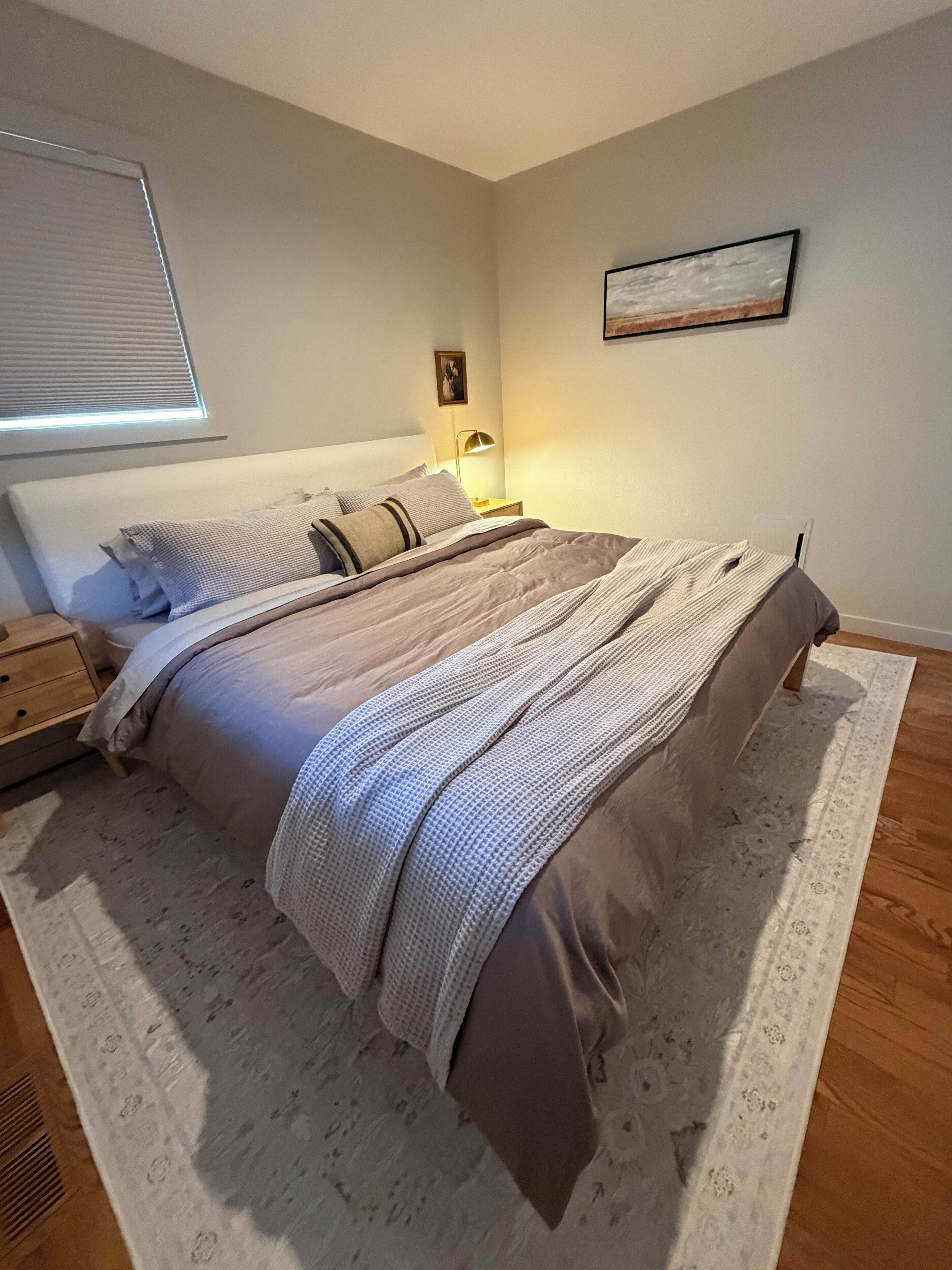 Iron/ironing board, WiFi, bed sheets