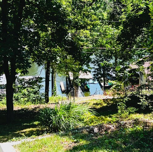 PRIVATE DOCK-12x24 Boat slip- Peaceful NO WAKE Cove-Labor Day fun- Sleeps 6