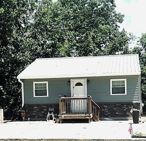 Exterior - No Worries Lake Cottage & Dock in NO WAKE cove. Max relaxation..No Worries… (Rocky Mount)